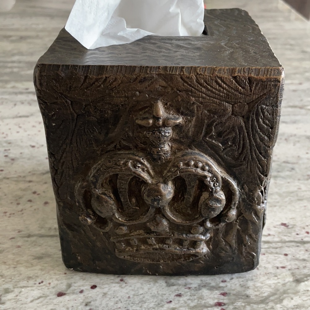 Tissue holder - Picture 3 of 5